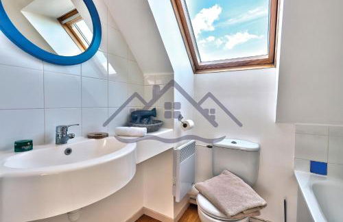 LocaLise au Guilvinec - A22 - Belle vue sur la mer, la piscine et le jardin - Tout à pied, plages, port, centre, commerces, marché - Wifi inclus - Animaux bienvenus - Linge de lit inclus - Foto 18