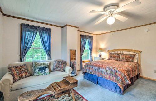 Fish, Float and Relax Fireside Home Near New River! - Foto 18