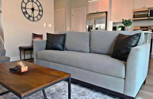 Modern 4BR Townhouse with Parking & Lake Views - WVille rep 4 - Foto 3