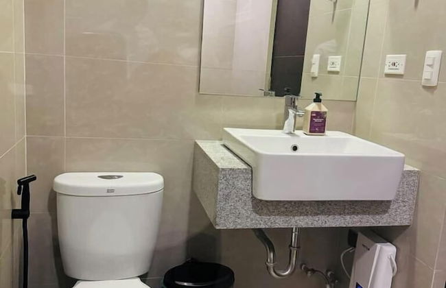 Andi and Frances' Place at BGC - Photo 15