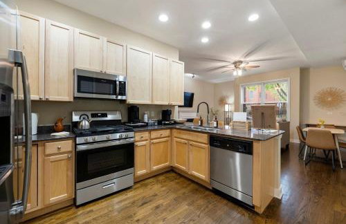 Stylish 2BR Walk to Rush UIC 10 Min Downtown Chicago Free Parking Wifi - Foto 16