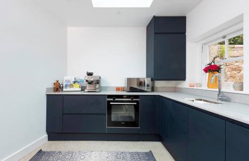 Tropical Gardens 1 bed cottage Central Newlyn - Photo 26