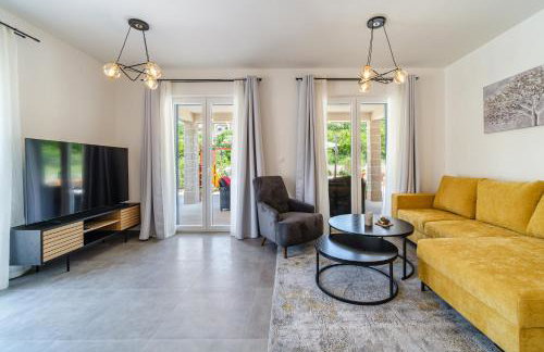 Villa Janie with a pool for up to 16 people - Photo 4