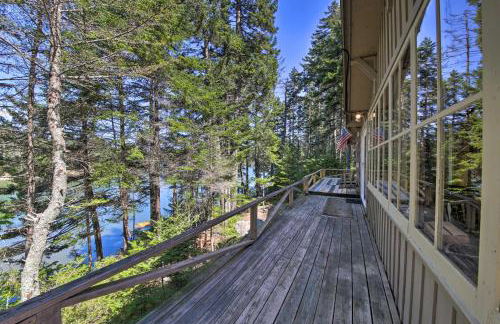 Cozy Cottage on Cat Cove with Wraparound Deck! - Foto 17