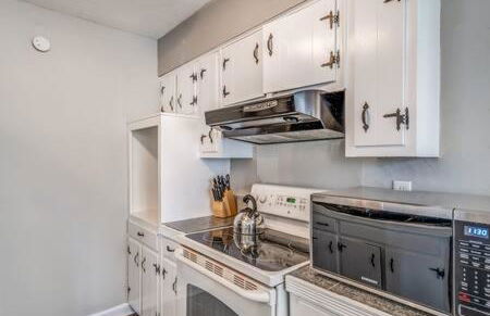 Mins from Parks Hiking & Dining- Brick Bungalow - Foto 20