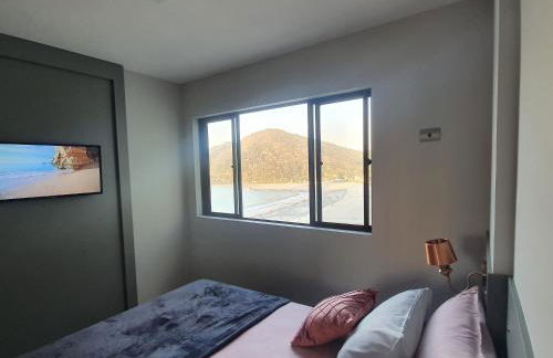 Lindo apto tudo novinho, prédio frente mar - Foto 21