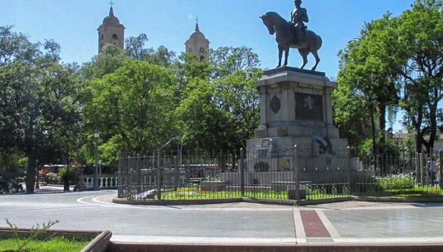 Tour por San Luis y Potrero de los Funes - Foto 3, Plaza Pringles de San Juan
