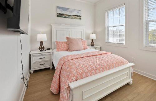 Seabreeze Haven 6 - Steps to Beach, Pet-Friendly, Pool, Fast WiFi - Photo 20