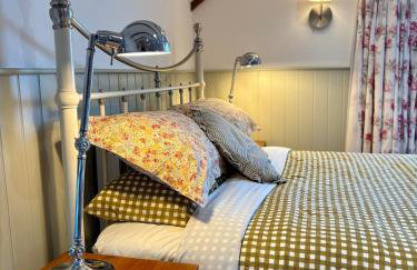 Glebe Barn and Cottage - Photo 22