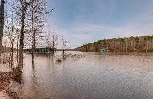 Greers Ferry Lake Access and Deck Group Getaway! - Foto 3