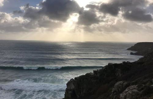 DRIFTWOOD - Super 1 Bedroom Home with Sea Views - Photo 20