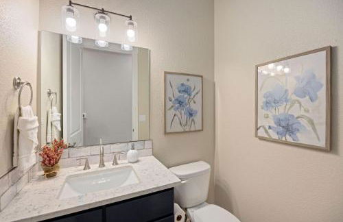 NEW! Elegant Home near TPC Golf Course & Trails - Foto 28