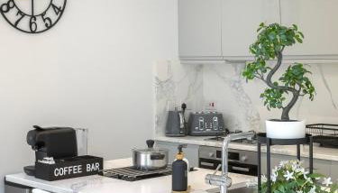 5 Bedroom, 3 Bathroom Modern House with Garden near Hampstead Heath Sleeps 10 - Foto 3, stove, toaster