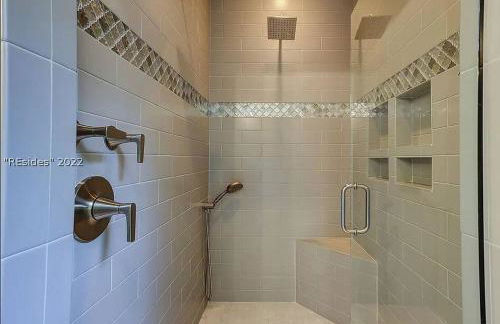 The Bluffton Village Home - 5 BR in Old Town w Carriage Home - Foto 43