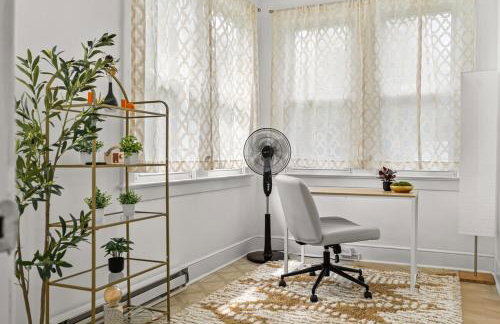 Charming 4BR Retreat in Arlington Sleeps 12 NearDC - Foto 12