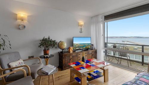 Seaside Rendezvous - Sleeps 7, Sea Views & Parking - Foto 2