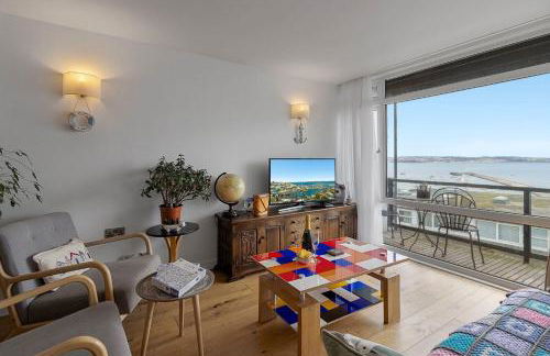 Seaside Rendezvous - Sleeps 7, Sea Views & Parking - Foto 2