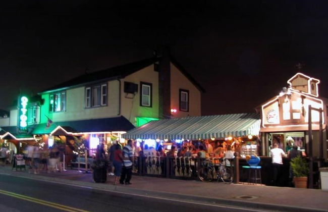 Cheerful & Beautiful 3-Bedroom Ranch - Photo 66