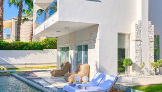 Luxury Villa with Pool, BBQ & Garden in Vouliagmeni - Foto 2