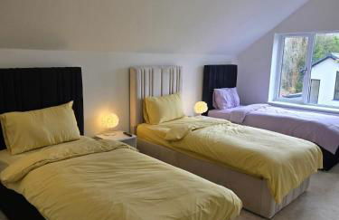 8 Bedroom House Sleeps 20 - Private Garden - Foto 43