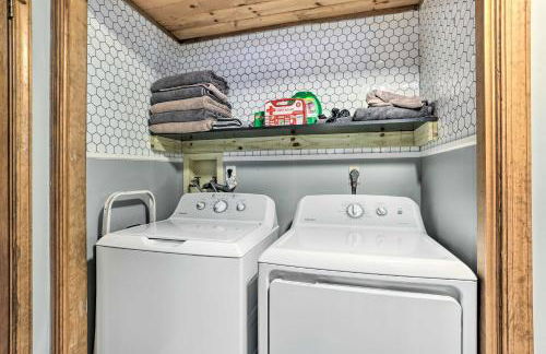 4 Mi to Tubing Cozy Bushkill Cabin with Deck! - Foto 20