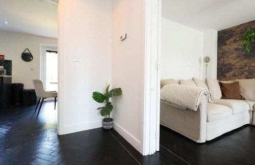 Contractor 4 Bed 2 BA 5 mins to Airport & Barry With Parking - Foto 8