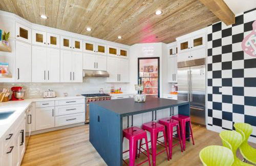 Flagstaff Barbie Dream House - Photo 1