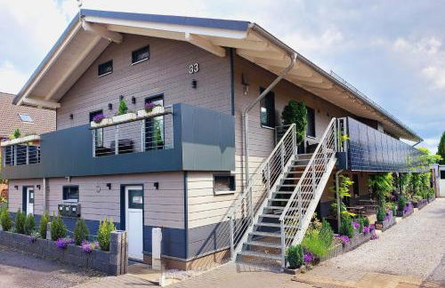 APARTMENTHAUS "AM KORNFELD" - 10 Gästewohnungen mit 1-3 Schlafzimmern, 40 Betten, Raucherbalkon, Reinigungs- & Wäscheservice, Grillgarten, Parkplatz - Foto 2