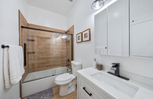 NYC Skyline Views • Near Times Sq • Rooftop Deck - Foto 16