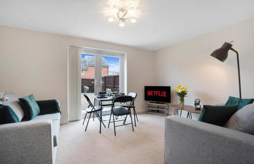 NEW! Stylish 2-Bed Home by Stay With Us, Ideal for Families, Sleeps 4! - Foto 1