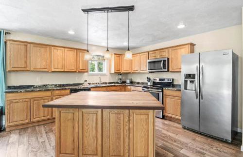 Hot Tub! LRG Home! Sleeps 22!Near Ithaca! Dogs OK - Foto 11