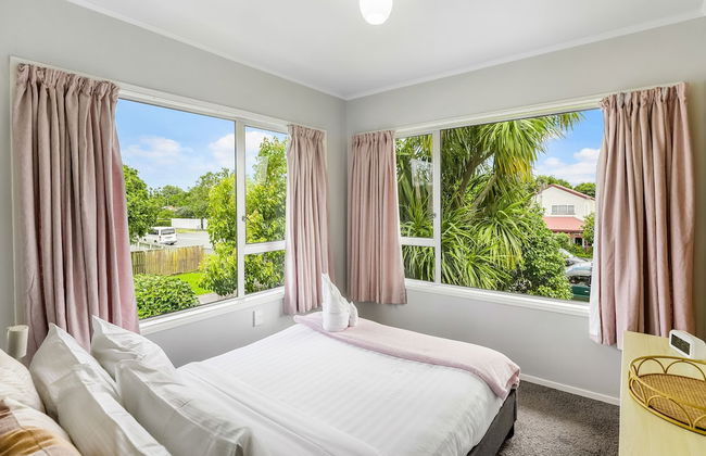 Inner City Retreat - WiFi - Netflix - Photo 30