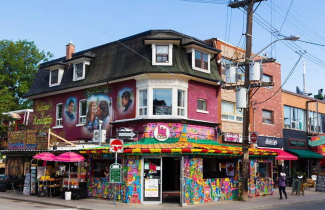 Elegant Suite—Near Kensington Market, Sleeps 8 - Foto 28