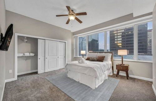 HUGE Panoramic SkySuite w/ Downtown VIEWS: Gym - Photo 27