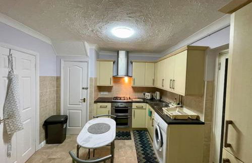 Semi Detached House in Aldershot - Foto 7