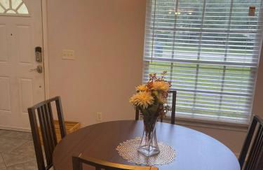 Room 4 - Cozy Queen (Shared Bathroom) - Foto 11