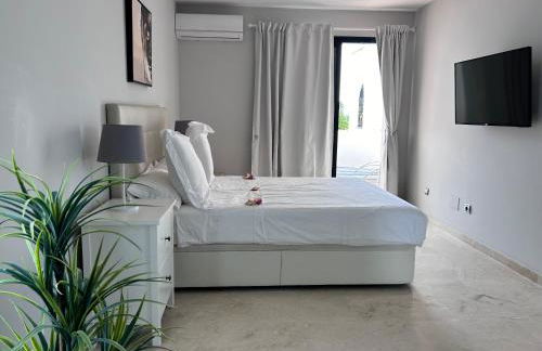 Fabuloso y amplio Duplex en Urb Jardines de Sotogrande - Foto 62