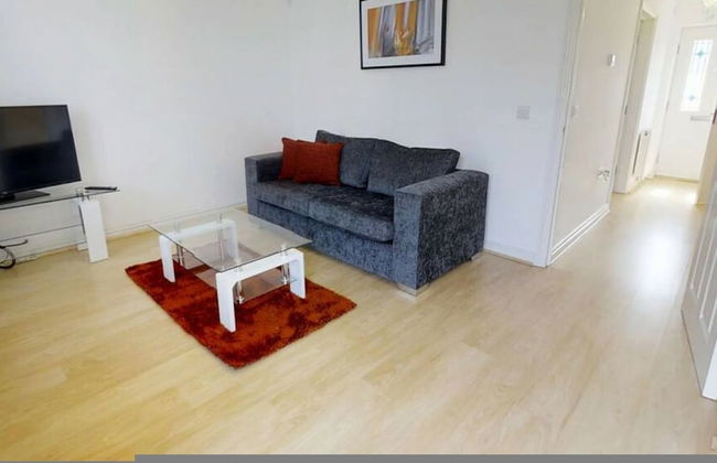 Stayzo Cole Green Lane - Free Parking - Foto 6