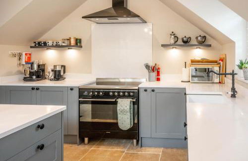 Knyvetts sleeps 6, 3 double beds, pretty garden - Foto 41