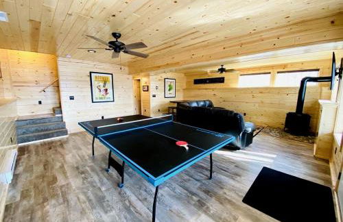 Group Lake Cabin with Ping Pong Table Loaded with Kayaks in Wisconsin - Foto 6