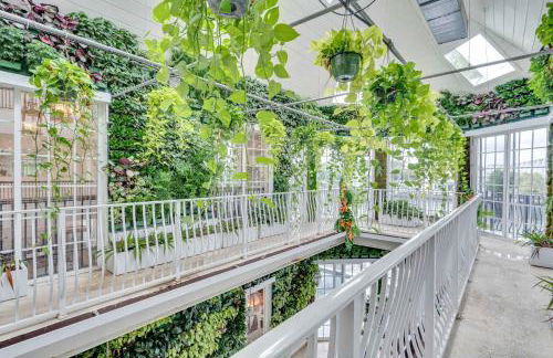 The Modern Castle Canal View Access Rooftop Living Greenhouse VlLLAS - Foto 20