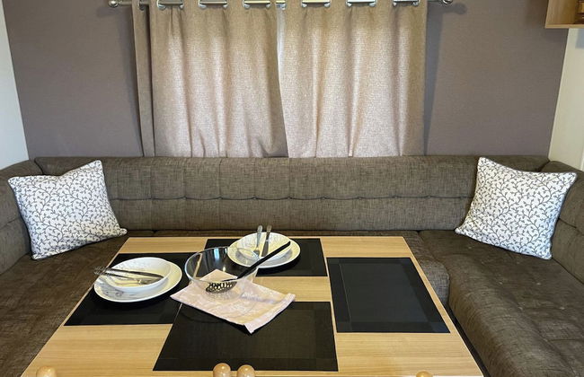Caravan - Sleeps 10 - Pet Friendly - Parking - Photo 1