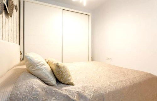 precioso piso en playa caleta - Foto 14