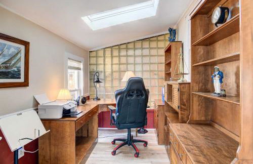 Beautiful Portsmouth Cottage By the Sea with Jacuzzi - Foto 14