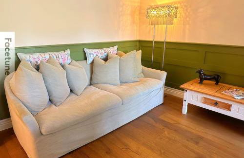 Charming Surrey Cottage perfect for Autumn or Winter gatherings - Photo 32