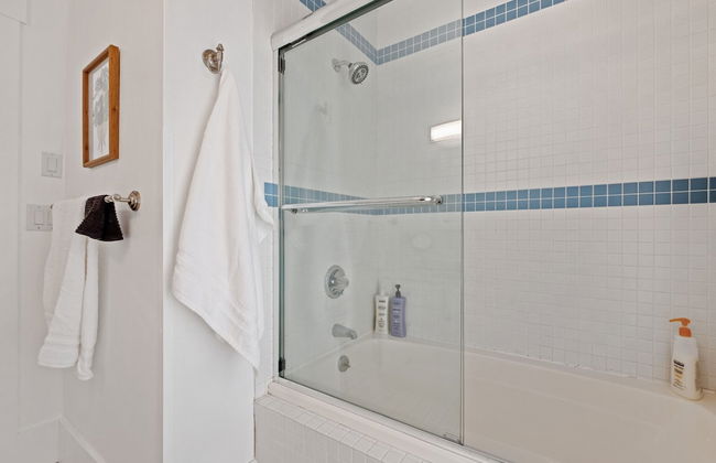 Cozy Stay w Fireplace Near Gunstock Laconia - Photo 11