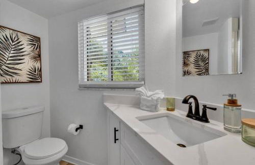 Tropical Oasis, 5 Mins to Beach - Foto 31