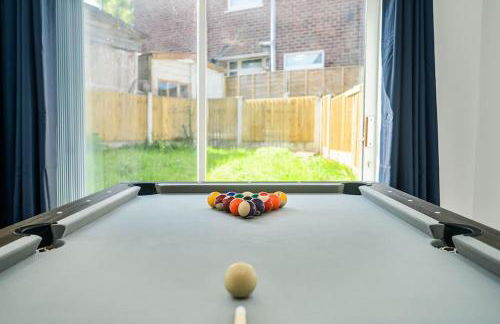 Spacious 4Bed Home, Sleeps 10, Pool Table, Parking, Perfect For Groups - Foto 15