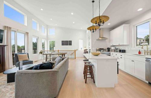 4BR, 2 & half Bath, Hot Tub, Private Parking, Near Ark - Foto 7