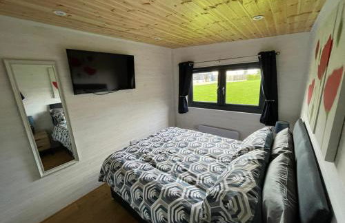 Maple Lodge Quirky Salvaged Railway Carriage with Hot Tub - Foto 8